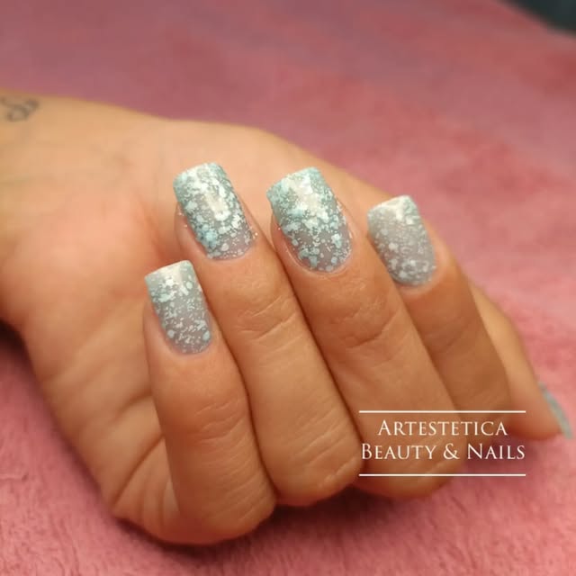 Ricostruzione argento glitter realizzata da Artestetica Beauty & Nails