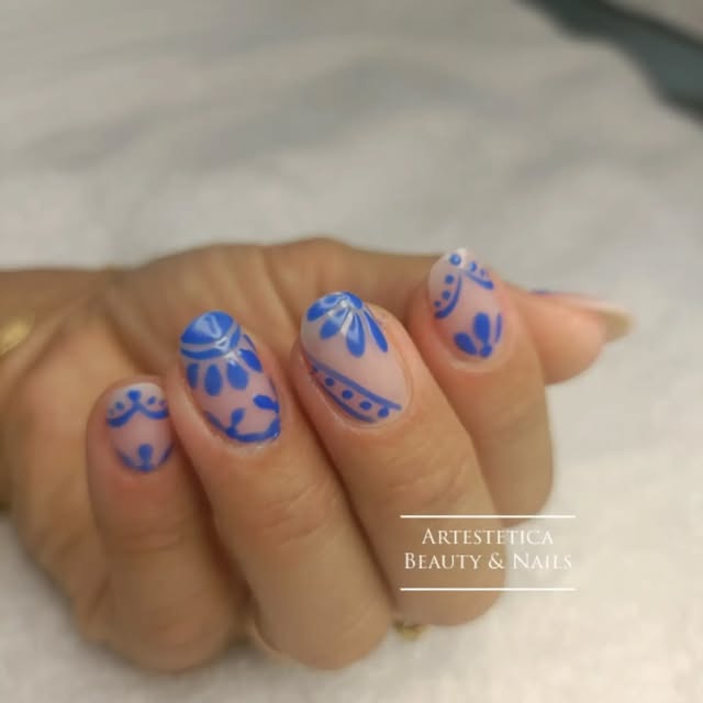 Nail art blu realizzata da Artestetica Beauty & Nails