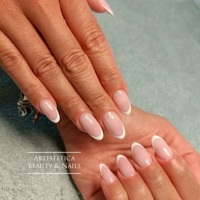 Manicure french nude realizzata da Artestetica Beauty & Nails